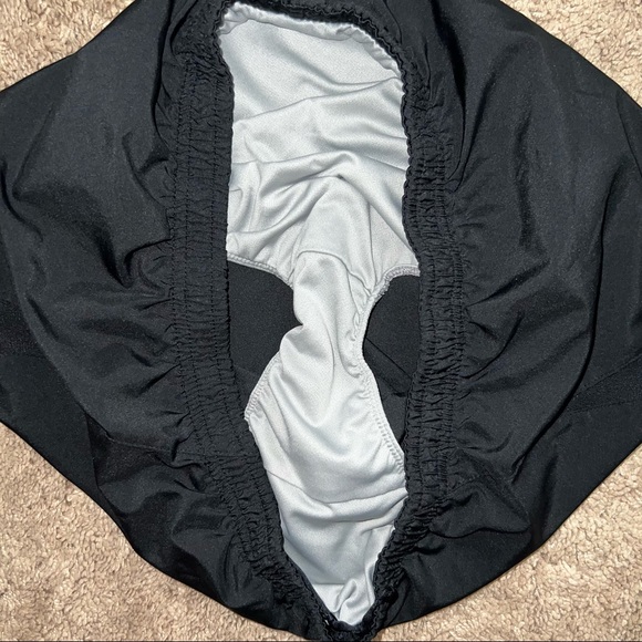 Nike Women’s Running Shorts Size Medium - Picture 3 of 6